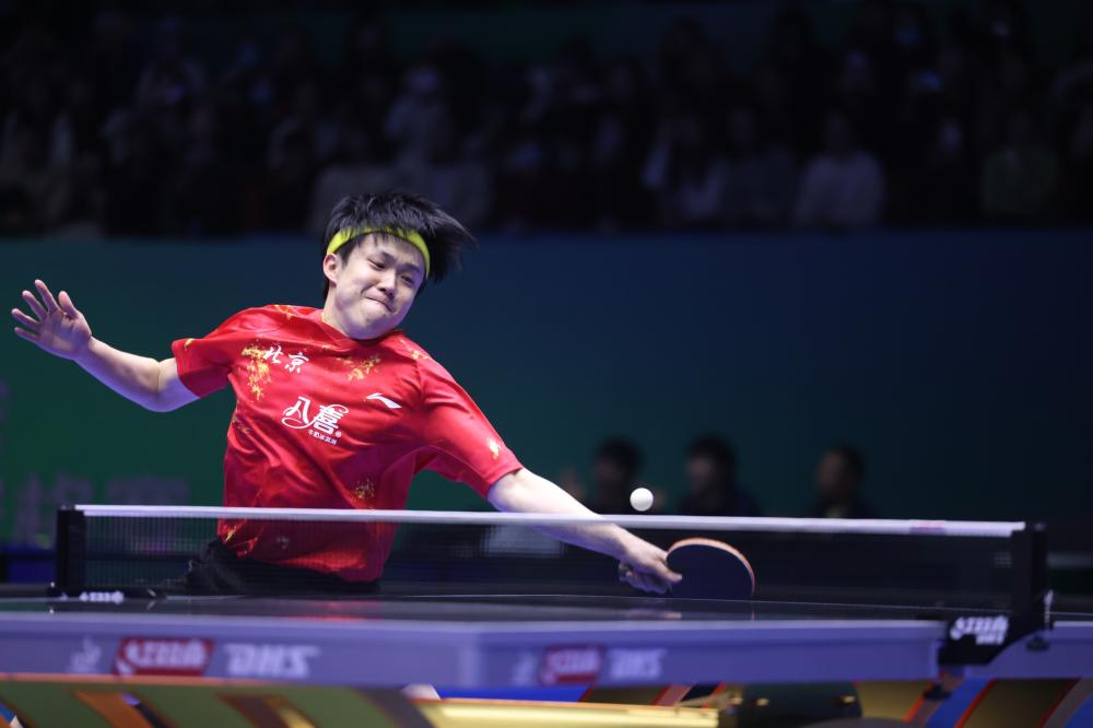 己中得逾千 己中得逾千